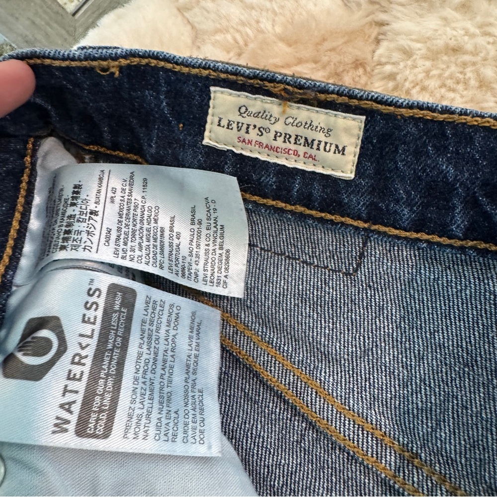 Levi’s Premium 501 High Rise Distressed Denim Shorts – Women’s Size W 27 - Picture 9 of 9
